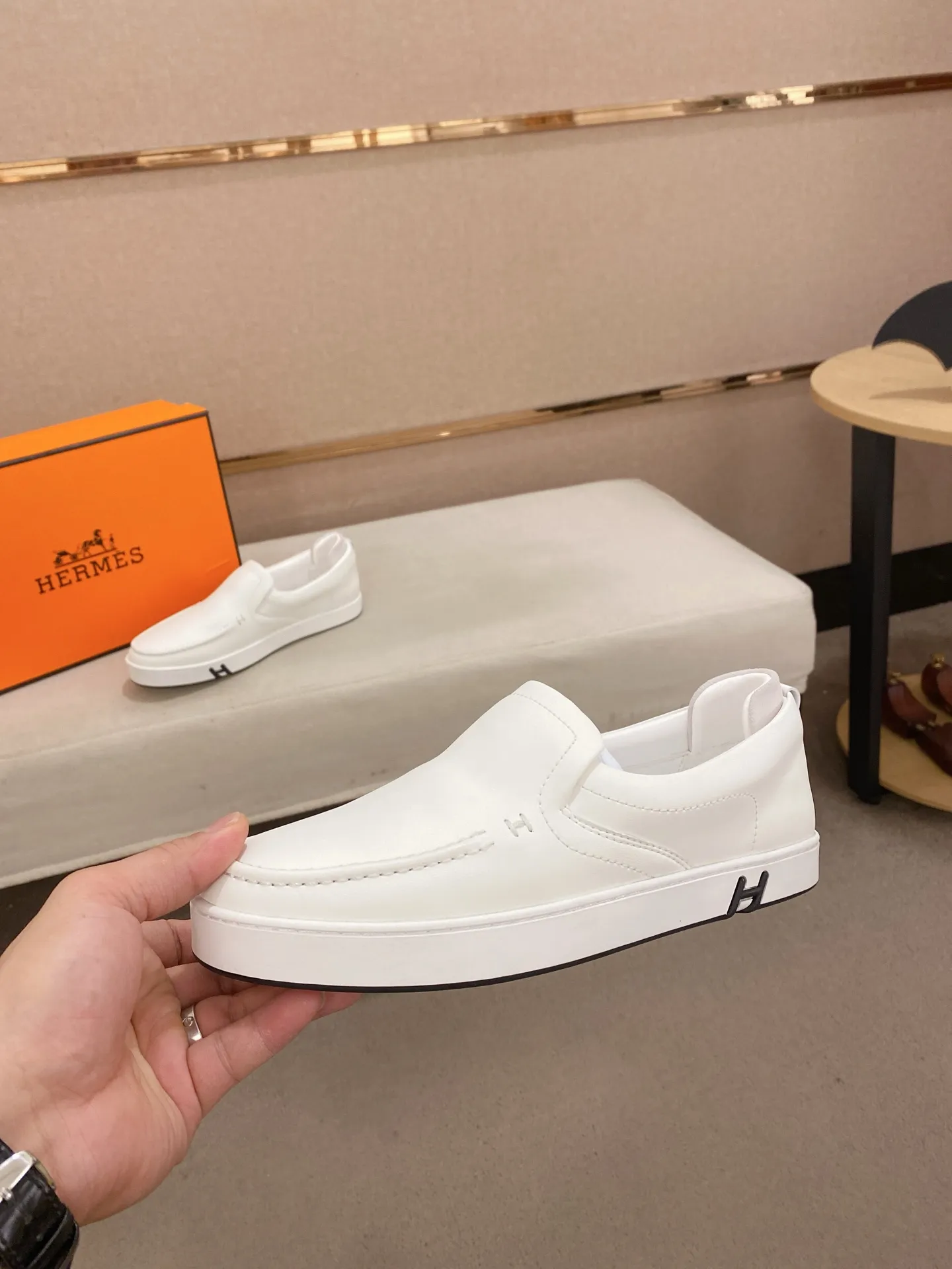 Men's clothing and shoes💰: 442💰《HERMES》【Classic original single version】Hermès; top 🔝purchase agent🔍🔍men's latest 🇺🇸 counter sales simultaneously, imported from Italy original ▲▲cowhide ▲▲ (high-end, nobility, class) ) Exquisite workmanship (Italian 🇮🇹 imported water-dyed 🐂 cowhide lining) sole: original sole provided by the original factory, ⚠️exclusive double-layer activity·TPR·rubber·combined molded outsole; super comfortable·wear-resistant·non-slip·environmental protection The real thing is more beautiful if you take the real thing (high quality, follow the order). You can enter and exit the counter at will * Number of yards: 38-44 (45 can be customized and cannot be returned or exchanged)